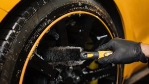 Cleaning tyre